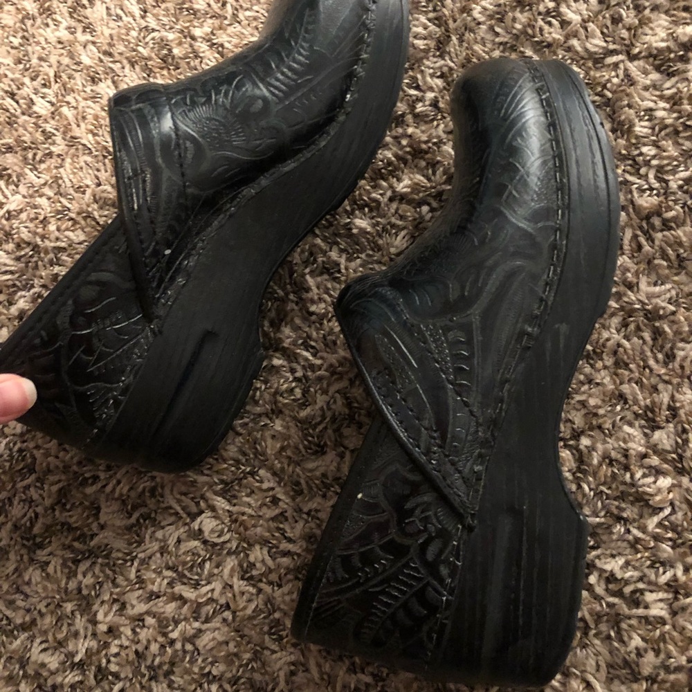 Black Danskos
